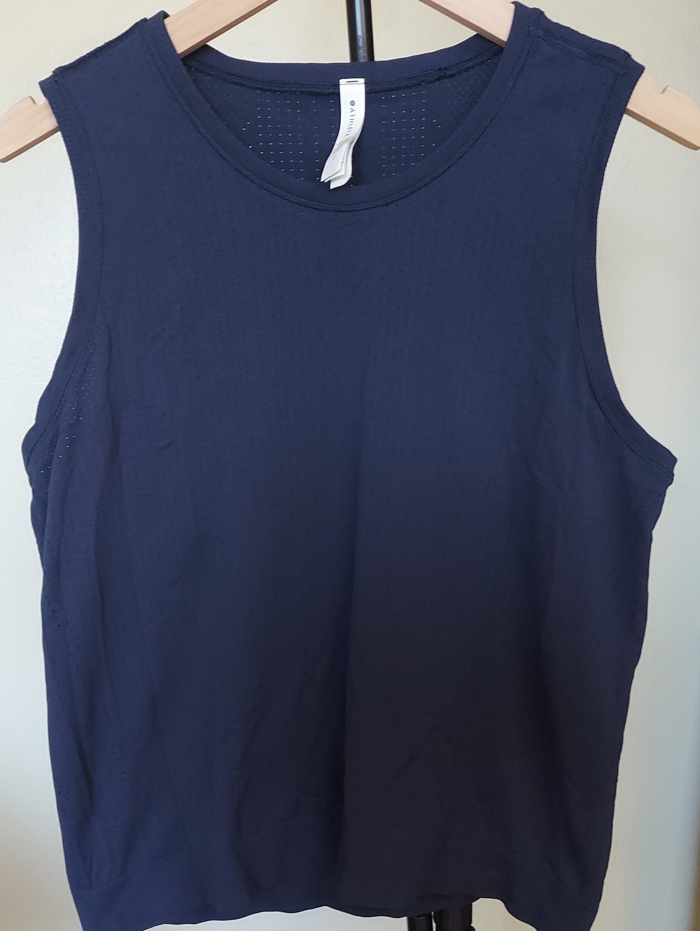 Athleta Dark navy blue crew neck tank top Sz Large